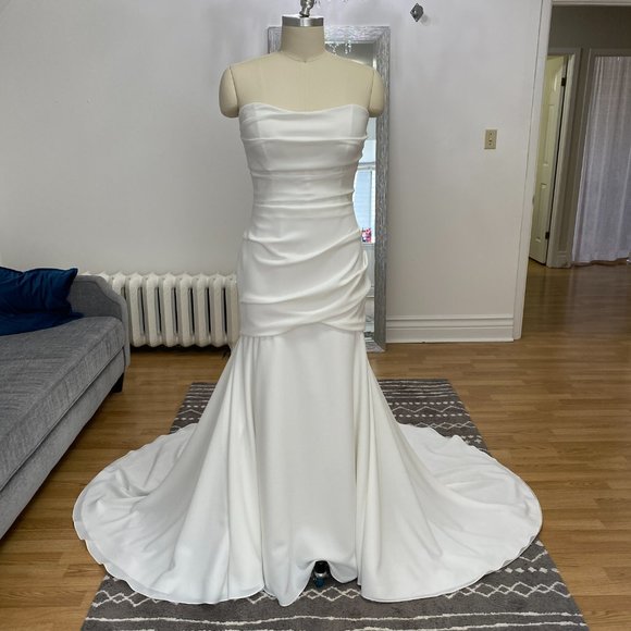 Paloma Blanca Mermaid Style Wedding Gown Size 16 - Picture 3 of 7